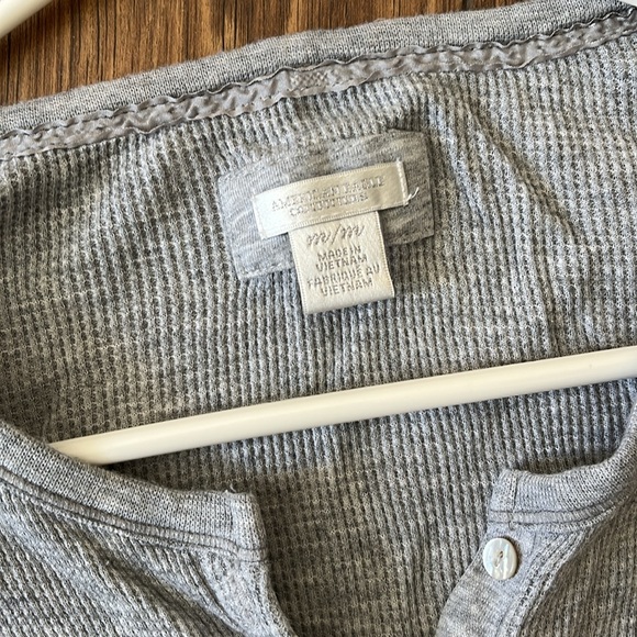 American Eagle Logo Long Sleeve Waffle Henley Shirt - Grey/Pink - Picture 6 of 9